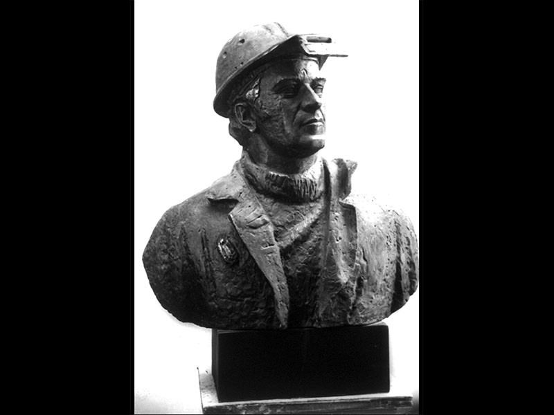 6 Памятник. Портрет сталевара. Ударник труда